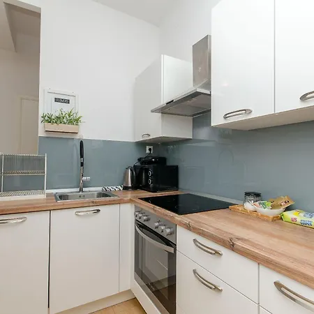 Apartament And Columbo