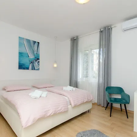 Apartament And Columbo *