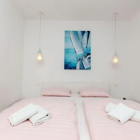 Apartament And Columbo *