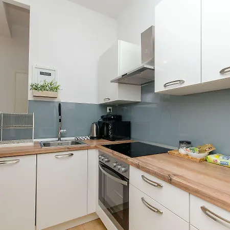 Apartament And Columbo *